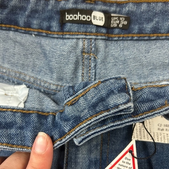 Boohoo Blue High Rise High Waist Graduated Distressed Mom Shorts - Picture 4 of 6